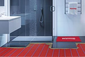 Elektrische Fußbodenheizung unter Duschen
